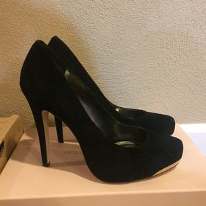 BCBG Black pumps
